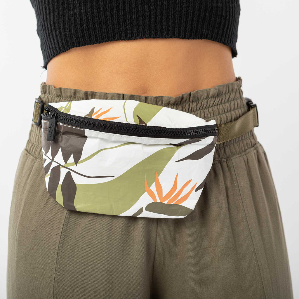 Mini Hip Pack | Painted Birds - Close-Up 1
