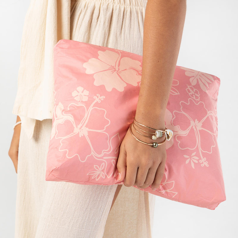 Max Pouch | Eimeo Ahiri - Close-Up 1