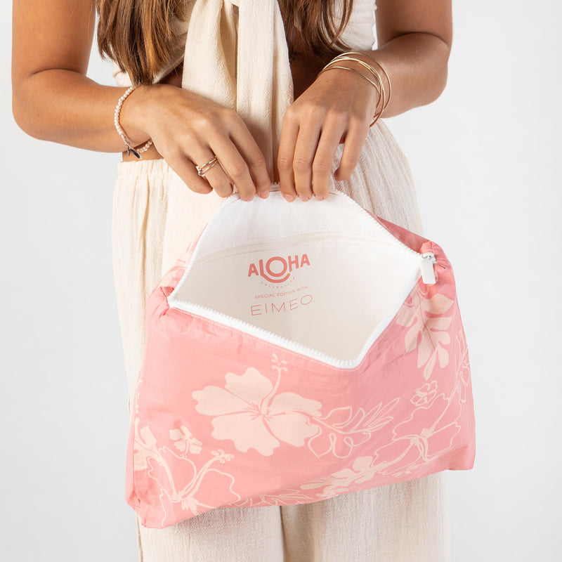 Max Pouch | Eimeo Ahiri - Close-Up 1 ext.