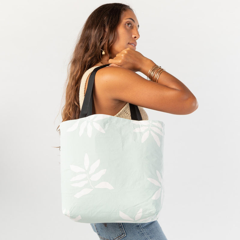 Reversible Tote | Flora - Close-Up 1