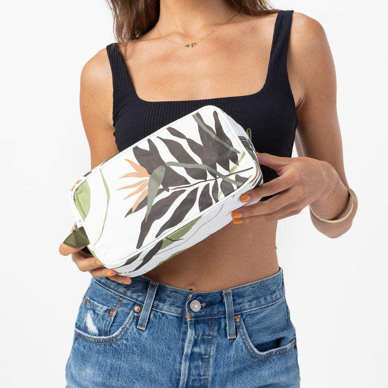 Dopp Kit | Painted Birds - Close-Up 1