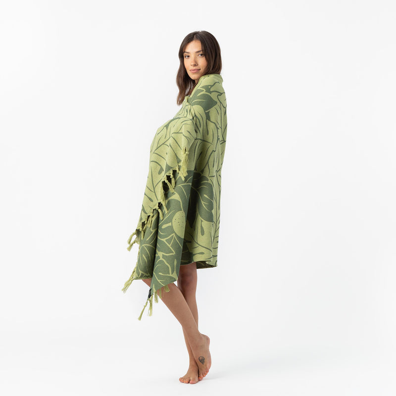 Turkish Towel | Slowtide ʻulu - On-Model 3